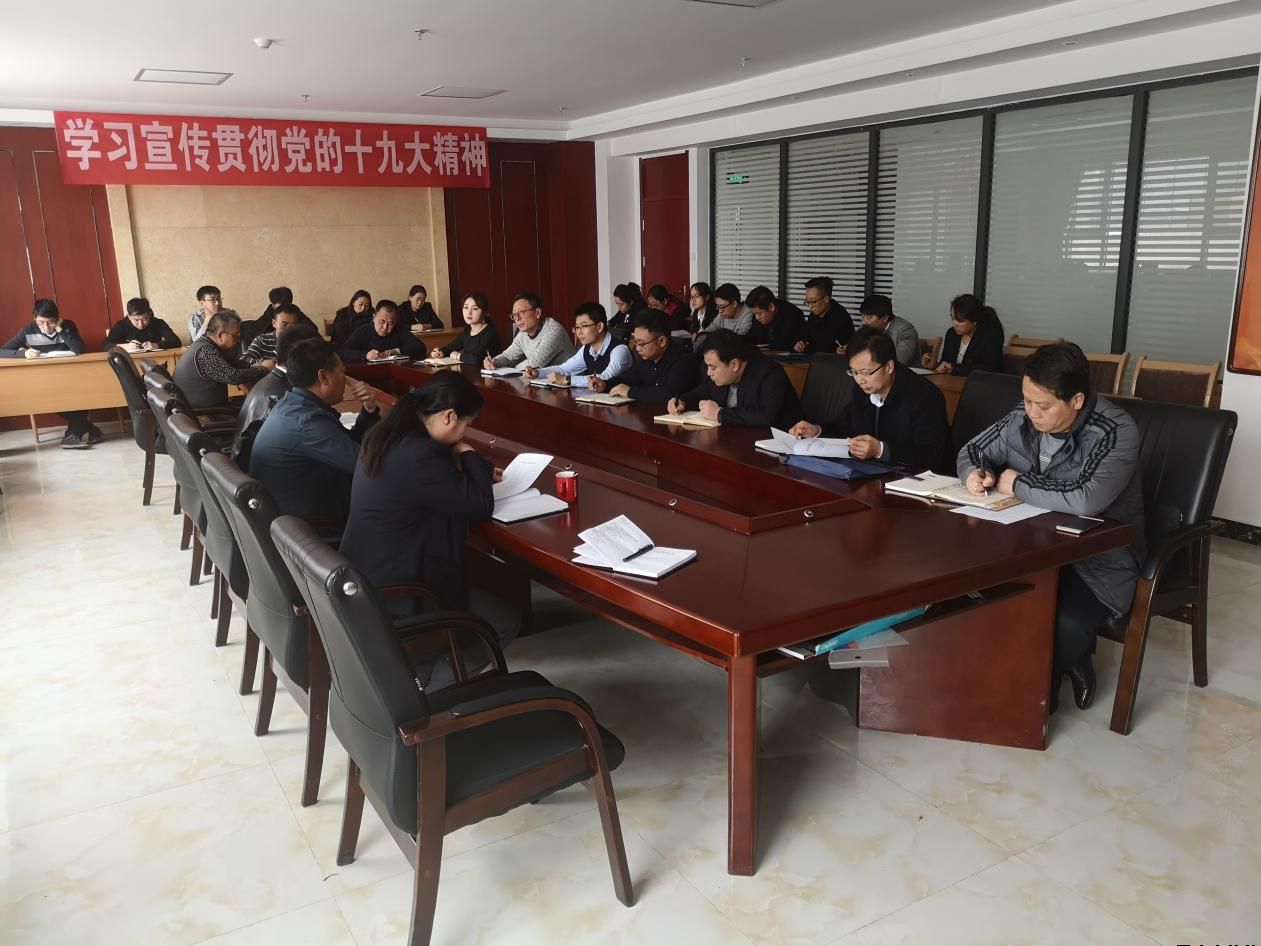 平凉泓源公司召开机关人员进下属企业挂职锻炼参与生产经营工作动员会(图2) 平凉泓源公司召开机关人员进下属企业挂职锻炼参与生产经营工作动员会(图2)