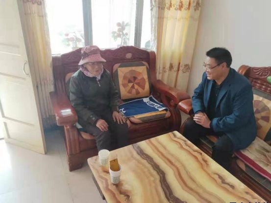 平凉泓源公司开展“践行初心使命,助推脱贫攻坚”主题党日活动(图5) 平凉泓源公司开展“践行初心使命,助推脱贫攻坚”主题党日活动(图5)