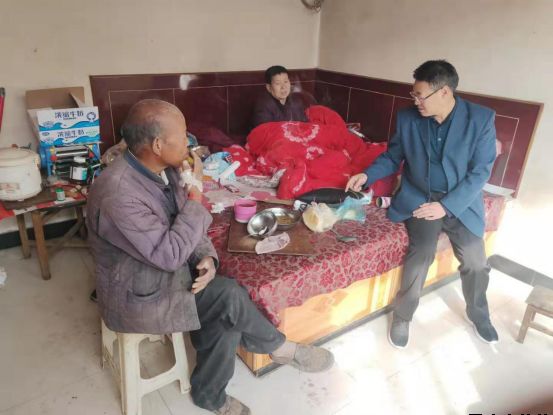 平凉泓源公司开展“践行初心使命,助推脱贫攻坚”主题党日活动(图6) 平凉泓源公司开展“践行初心使命,助推脱贫攻坚”主题党日活动(图6)
