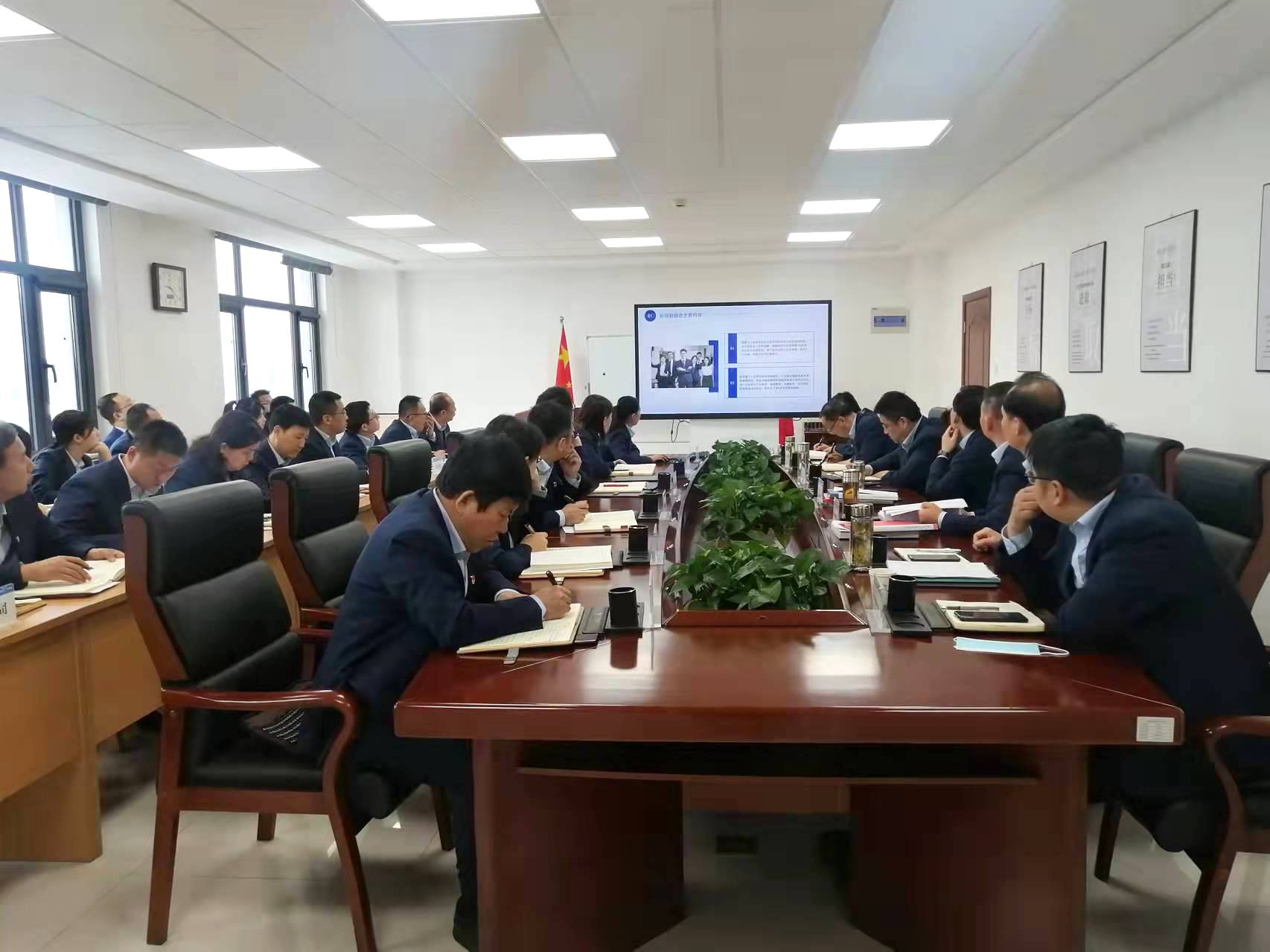 乐鱼网页版-乐鱼(中国)
召开党委理论学习中心组集体学习会议(图2)