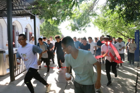 助力文旅市场 展示产投风采——乐鱼网页版-乐鱼(中国)
组织开展员工登山比赛活动(图2)