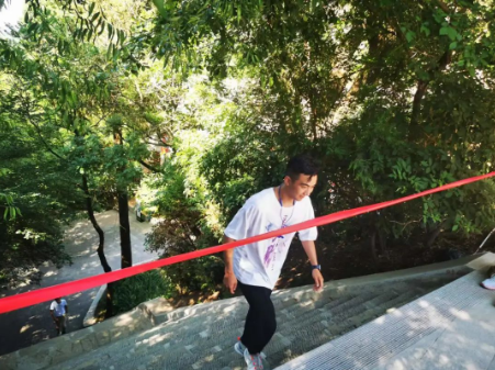 助力文旅市场 展示产投风采——乐鱼网页版-乐鱼(中国)
组织开展员工登山比赛活动(图8)