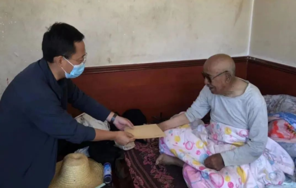 乐鱼网页版-乐鱼(中国)
赴帮扶村对接工作并慰问困难党员(图2) 乐鱼网页版-乐鱼(中国)
赴帮扶村对接工作并慰问困难党员(图2)